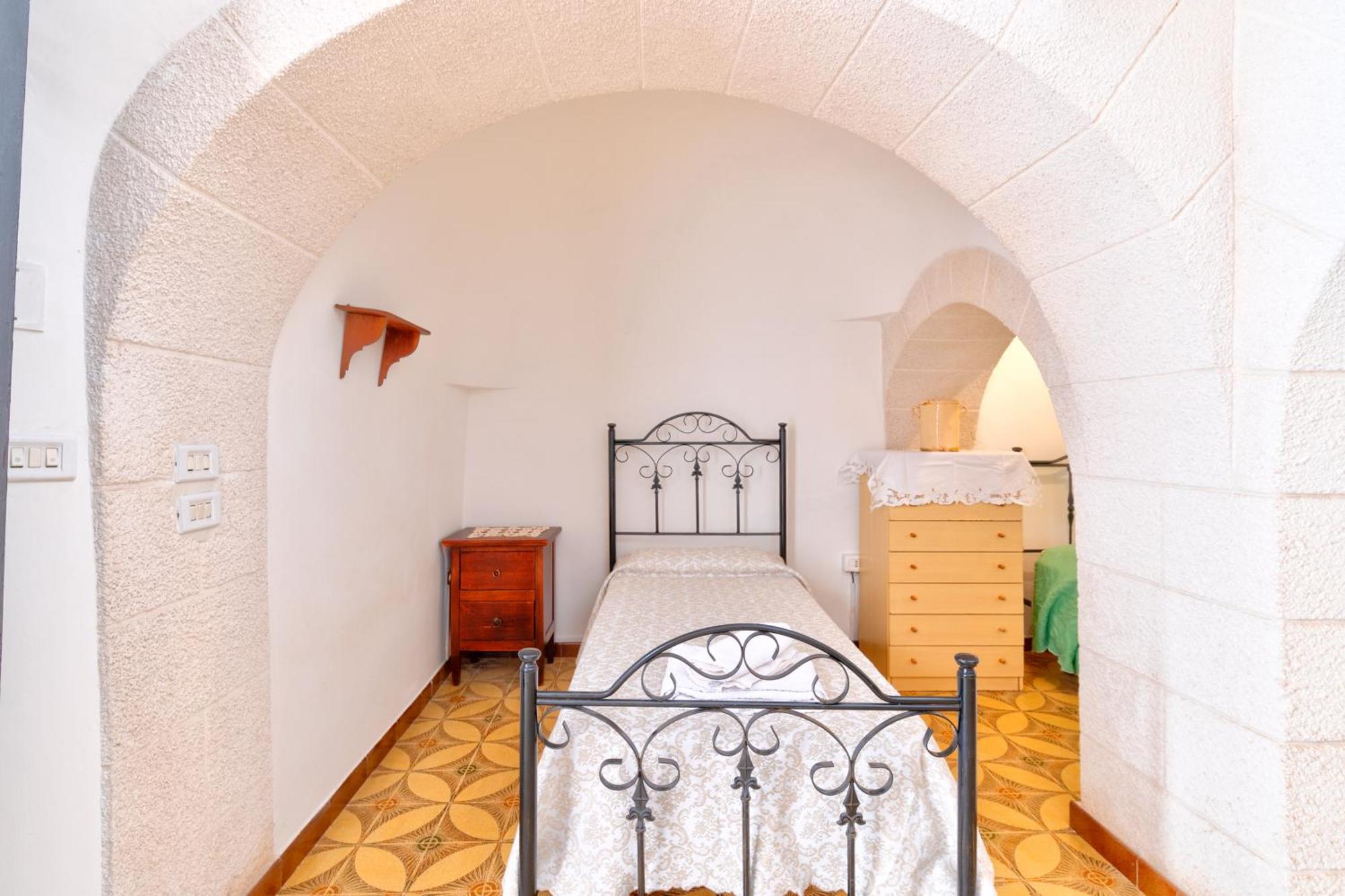 Вилла Trullo La Quercia Остуни Экстерьер фото